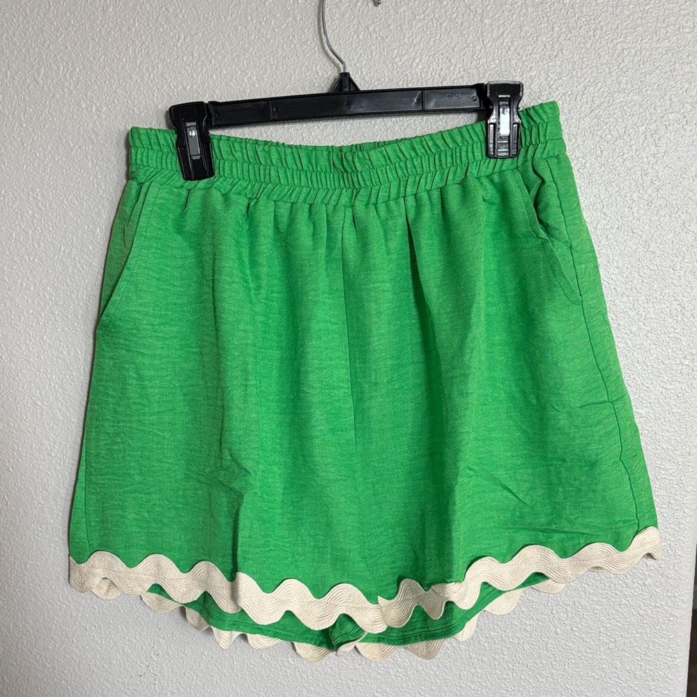 entro Bright Green Elastic Waist Skirt-Shorts with Cream Trim